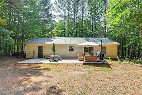 Mooresville Retreat w/ Patio, 1 Mi to Lake Norman!