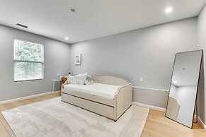 Game Room & Peaceful Deck: Dacula Family Home