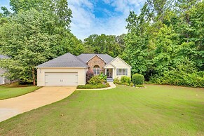 Game Room & Peaceful Deck: Dacula Family Home