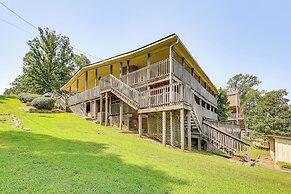 Lakeside Hot Springs Retreat w/ Pool Table!