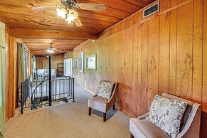 Lakeside Hot Springs Retreat w/ Pool Table!