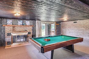 Lakeside Hot Springs Retreat w/ Pool Table!