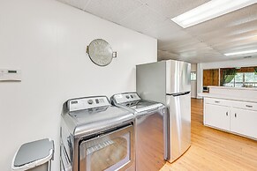 Lakeside Hot Springs Retreat w/ Pool Table!