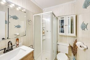 Lakeside Hot Springs Retreat w/ Pool Table!