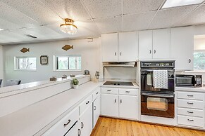 Lakeside Hot Springs Retreat w/ Pool Table!