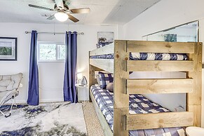 Lakeside Hot Springs Retreat w/ Pool Table!