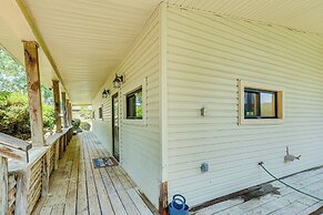 Lakeside Hot Springs Retreat w/ Pool Table!