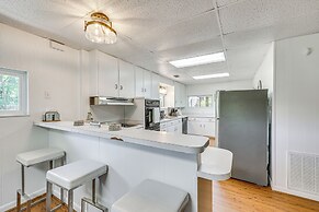 Lakeside Hot Springs Retreat w/ Pool Table!