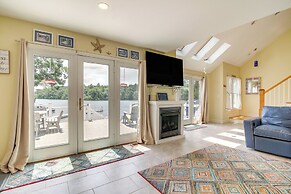 Plymouth Getaway w/ Private Lake Beach + Kayaks!