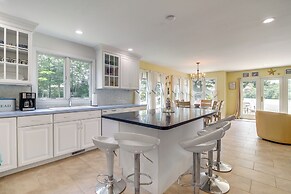 Plymouth Getaway w/ Private Lake Beach + Kayaks!