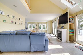 Plymouth Getaway w/ Private Lake Beach + Kayaks!