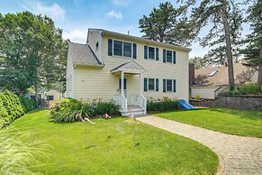 Plymouth Getaway w/ Private Lake Beach + Kayaks!