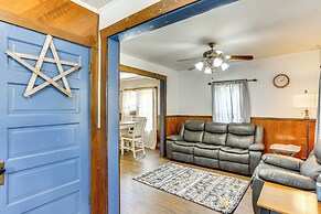 Charming Family Home: Walk to Downtown Bellefonte!