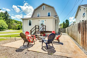 Charming Family Home: Walk to Downtown Bellefonte!
