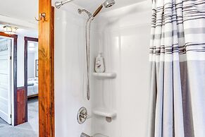 Charming Family Home: Walk to Downtown Bellefonte!