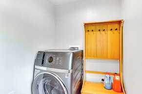 Charming Family Home: Walk to Downtown Bellefonte!