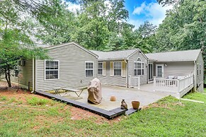 Family-friendly Home w/ Grill: 15 Mi to Baltimore!