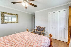 Inviting Jacksonville Home < Half Mi to University