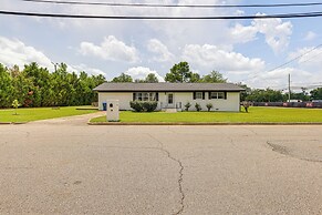 Inviting Jacksonville Home < Half Mi to University