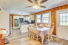 Inviting Jacksonville Home < Half Mi to University