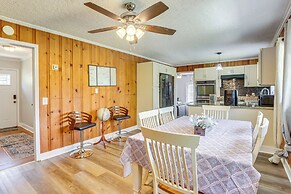 Inviting Jacksonville Home < Half Mi to University