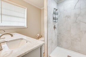 Inviting Jacksonville Home < Half Mi to University