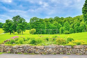 Idyllic Vermont Farmhouse: Mtn Views on 200 Acres!