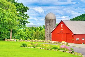 Idyllic Vermont Farmhouse: Mtn Views on 200 Acres!