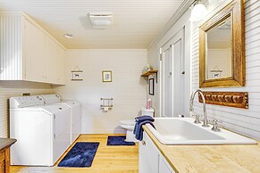 Idyllic Vermont Farmhouse: Mtn Views on 200 Acres!