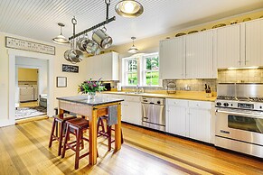 Idyllic Vermont Farmhouse: Mtn Views on 200 Acres!