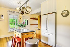 Idyllic Vermont Farmhouse: Mtn Views on 200 Acres!