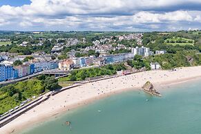 Nash House - Seafront With Parking Close to Town