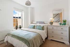 Nash House - Seafront With Parking Close to Town