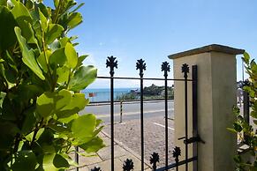 Nash House - Seafront With Parking Close to Town