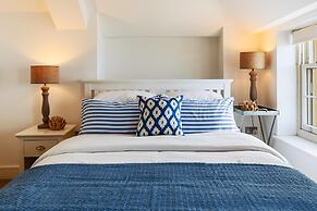 Nash House - Seafront With Parking Close to Town