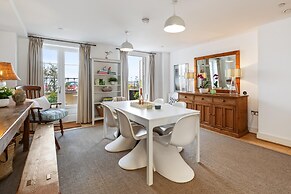 Nash House - Seafront With Parking Close to Town