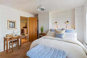 Nash House - Seafront With Parking Close to Town