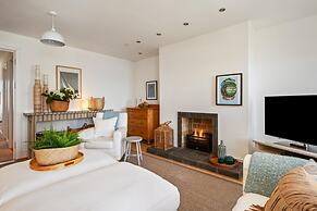 Nash House - Seafront With Parking Close to Town