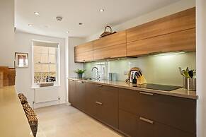 Nash House - Seafront With Parking Close to Town