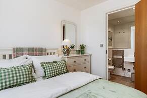 Nash House - Seafront With Parking Close to Town