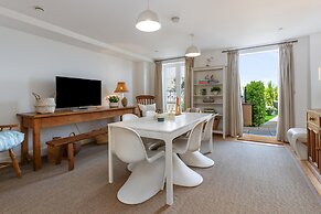 Nash House - Seafront With Parking Close to Town