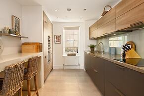 Nash House - Seafront With Parking Close to Town