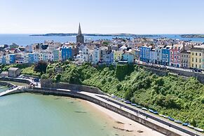 Nash House - Seafront With Parking Close to Town
