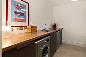 Nash House - Seafront With Parking Close to Town