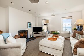 Nash House - Seafront With Parking Close to Town