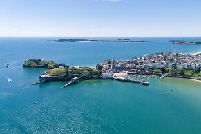 Nash House - Seafront With Parking Close to Town