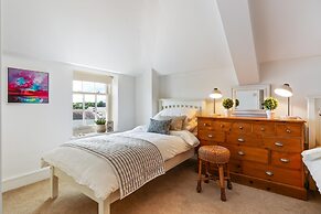 Nash House - Seafront With Parking Close to Town