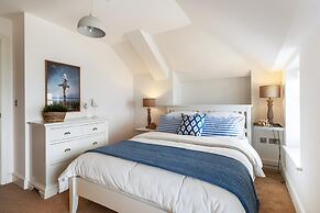 Nash House - Seafront With Parking Close to Town
