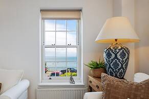 Nash House - Seafront With Parking Close to Town