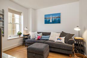 Nash House - Seafront With Parking Close to Town